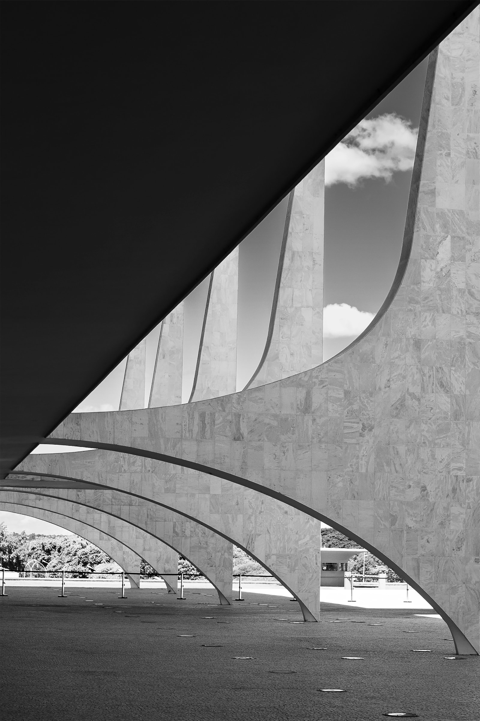 Sculptural concrete architecture in black and white