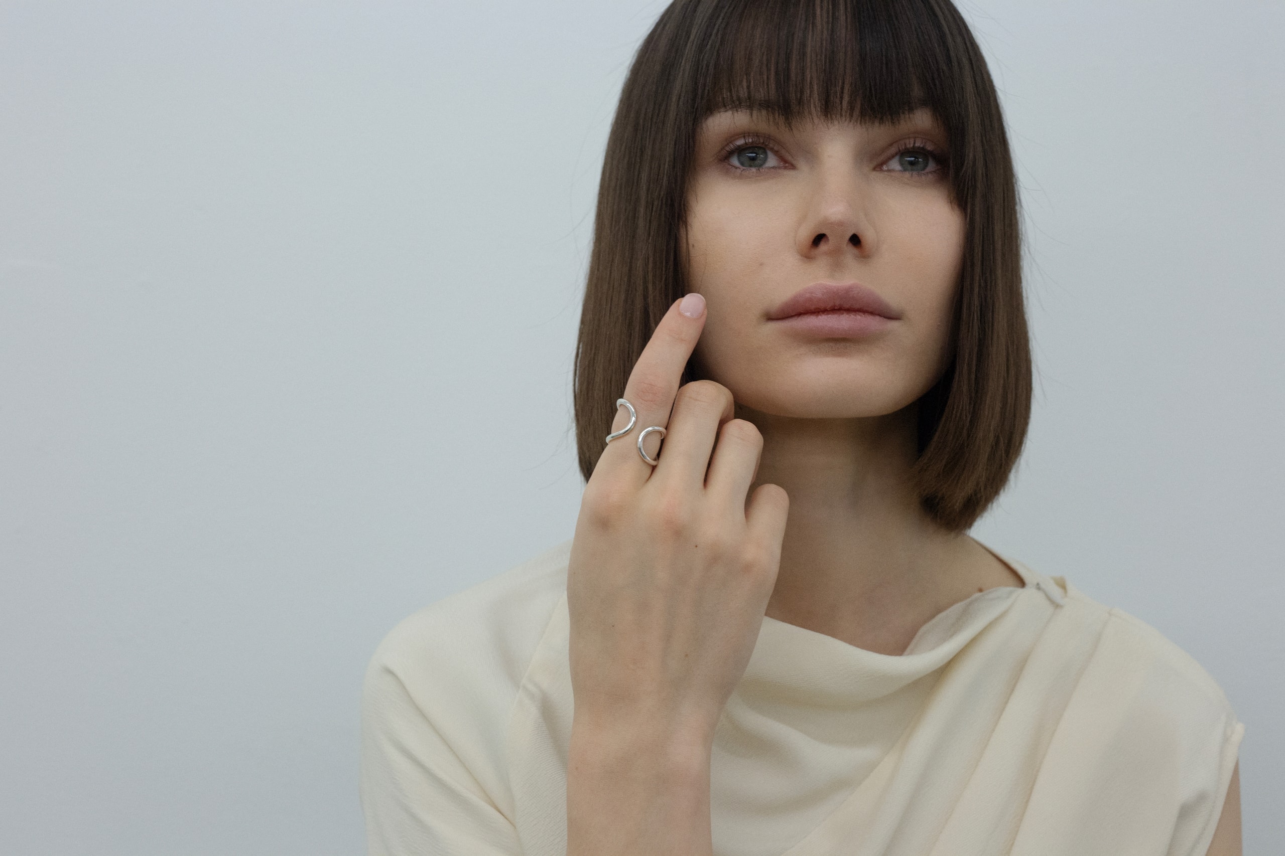 Model wearing the NEYA Embrace Ring