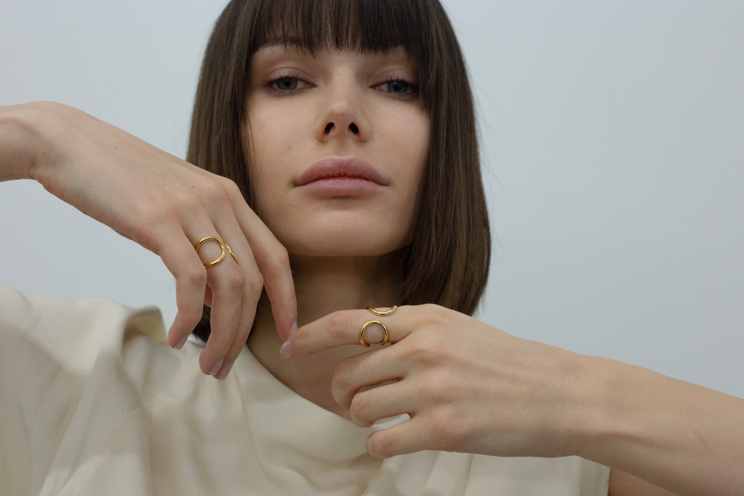 Model wearing the NEYA Embrace Ring